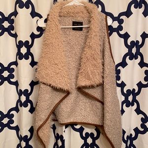 Tan wool vest with pockets!
